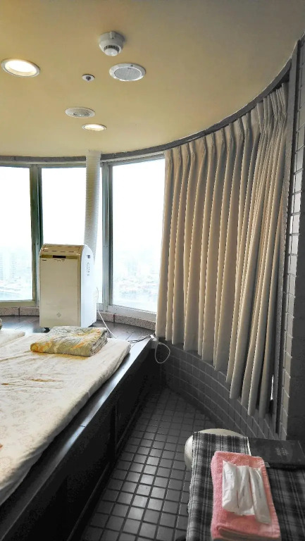 Holo Hostel