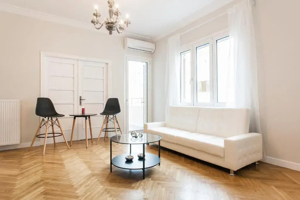 HIGHEND 2BDR Full APT/ IDEAL LOCATION (and Netflix)