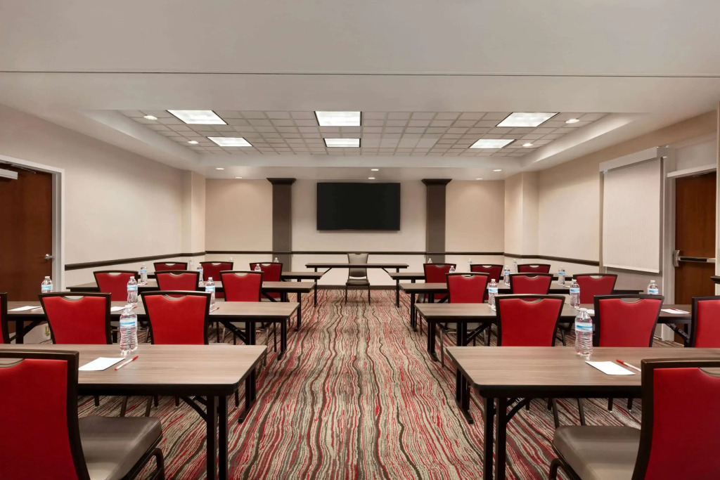 Ramada by Wyndham Suites Orlando Airport- Free Airport Shuttle