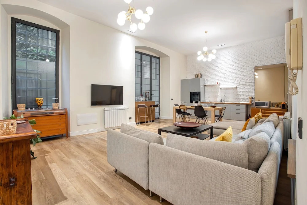 JOIVY Stylish Central Maisonette
