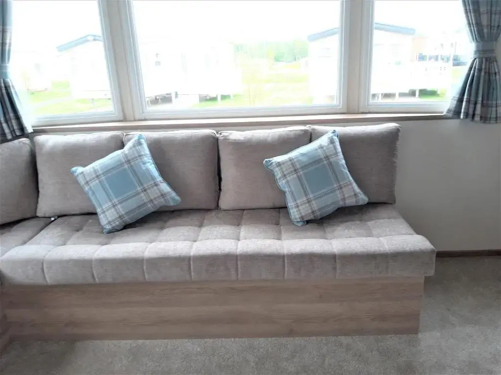 Luxury 8 berth Caravan with Hot Tub & Starlink at Tattershall Lakes