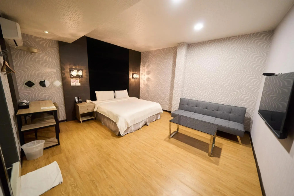 The Riverside Hotel Fashion