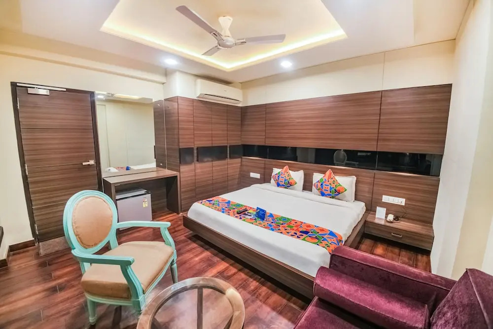 Shyampuriya Palace By FabHotel