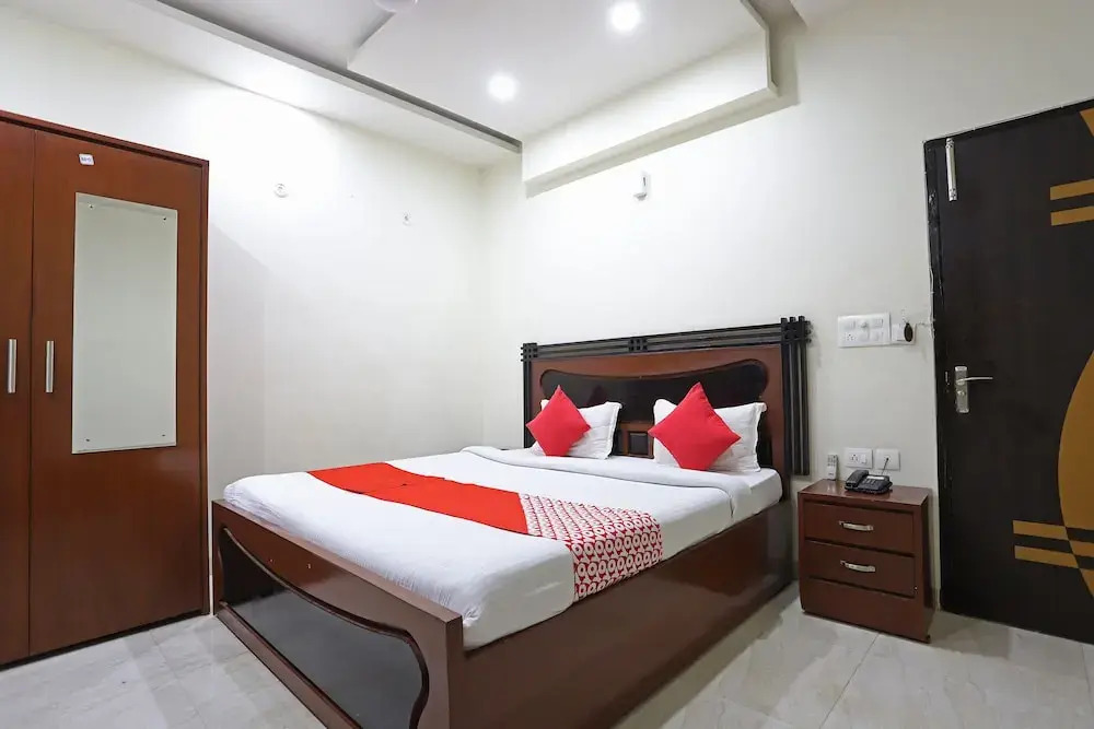 OYO 43691 Hotel Rbs Inn