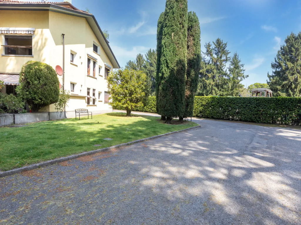 Snug apartment in Lesa with balcony