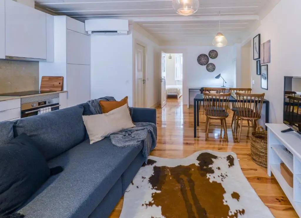 Sunny and Stylish Apartment - 11 min to the center