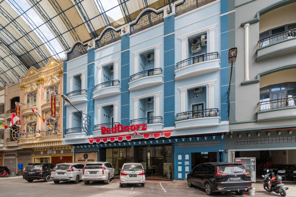 RedDoorz Plus near Ramayana Pematangsiantar