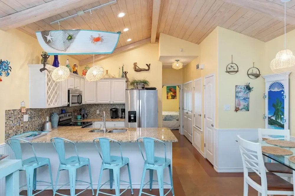 Mango Bungalow Sleeps 8 2 Community Pools
