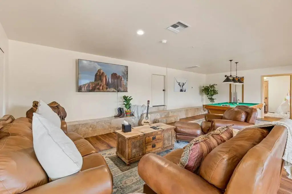 Close to Fresh Creek! Sleeps 12 ~ Amazing Views w/Serene Open Space ~ Hot Tub + Game Room ~ Trails outside