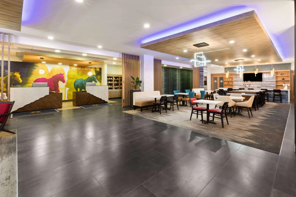 La Quinta Inn & Suites by Wyndham El Paso East Loop-375