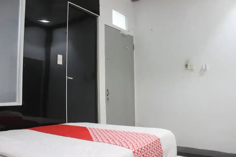 Townhouse Oak near Tugu Simpang Lima formerly GM Inn Hotel