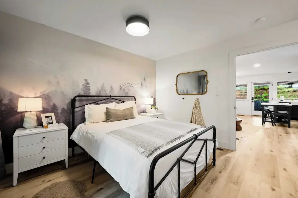 Sleeps 18 3 Suites at Firefly Mountain Lodge Indoor Pool, Hot Tub, Game Room, Firepits & Dining Spaces Just Minutes From Dollywood and Gatlinburg