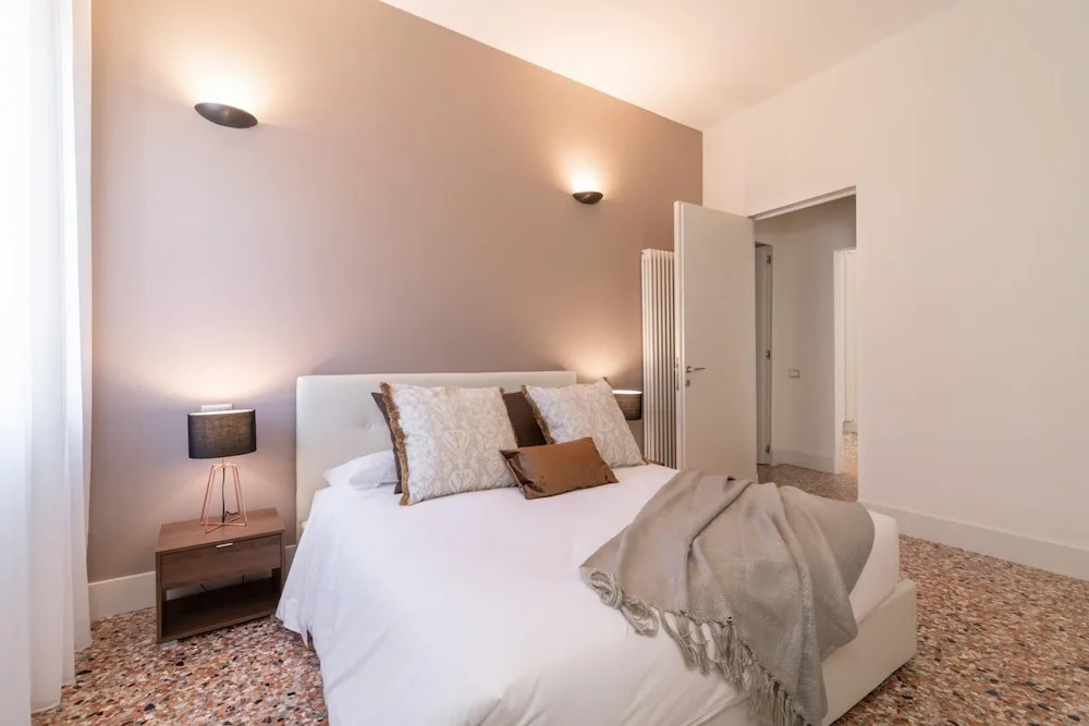 Best Rialto Palace 2 by Wonderful Italy