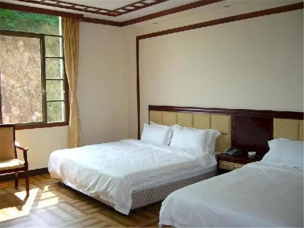 Weishan Mountain Hot Spring Villa