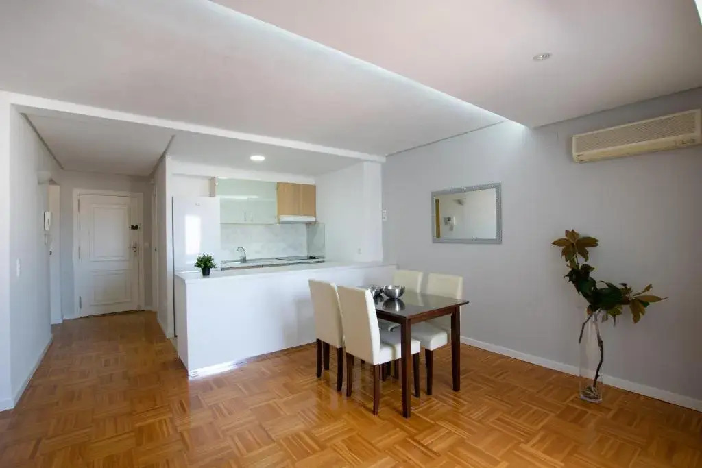 Light and bright apartment in central Valencia