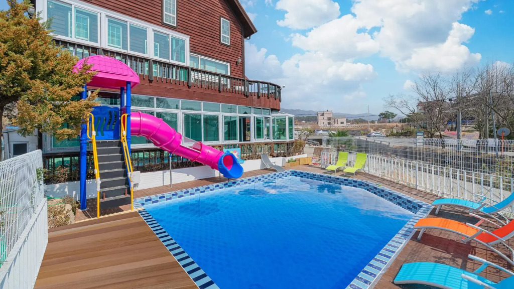 Gyeongju Liune Kids Pool Villa Pension