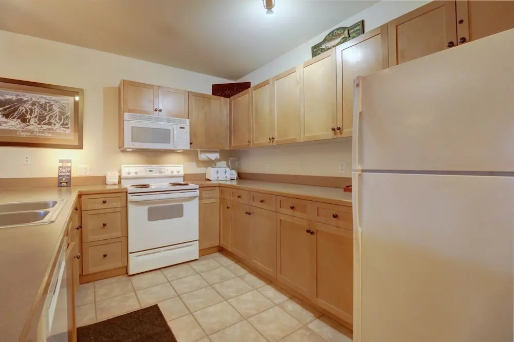 Perfect Ski Condo Steps from the Super Bee & Golf Course - CS325 by Redawning