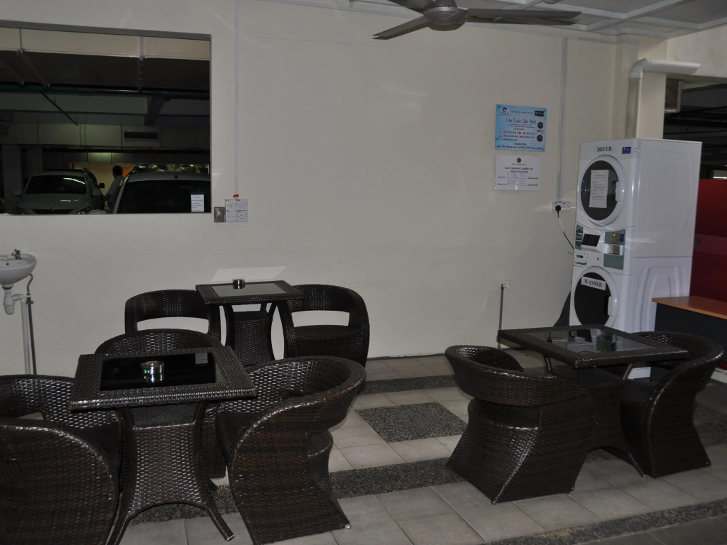 Switz Paradise Hotel - 5 minute walk to Centre Point and 10 minute walk to waterfront