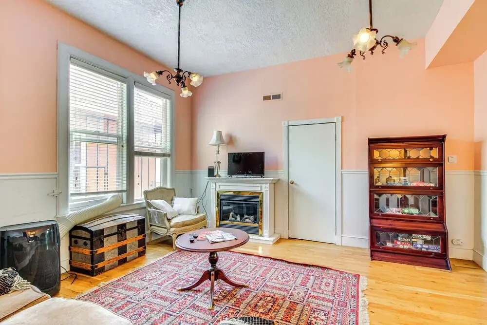 < 1 Mi to Downtown Abq: Historic Manor w/ Patio!