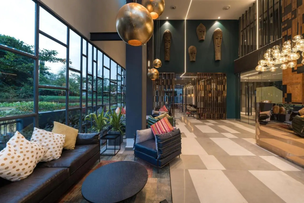 Hotel B plus L