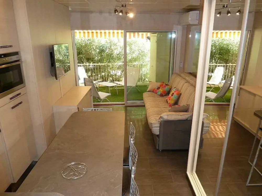 One Bedroom Carlton