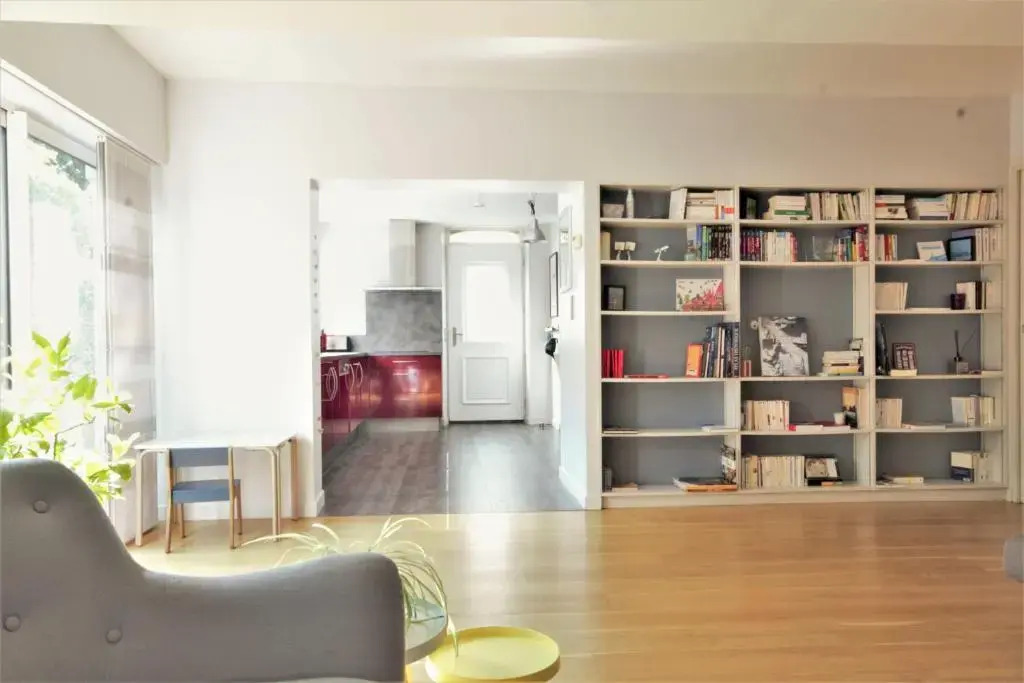 Gd appt T5 avec bureau jardin et parking en centre ville