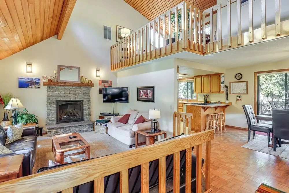 Private Hot Tub & Sharc Passes! Sunriver Home