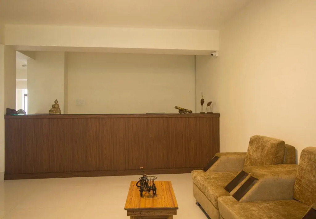 Taktse Continental by OYO Rooms