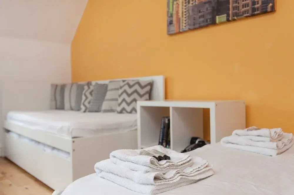 Cosy High Floor Studio Greek Street Soho
