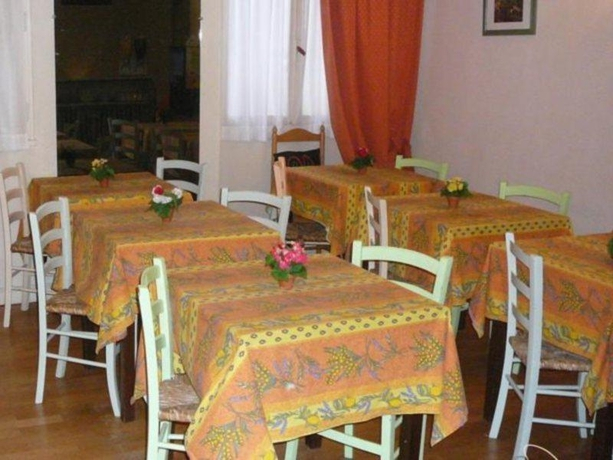 Carlyna Hotel