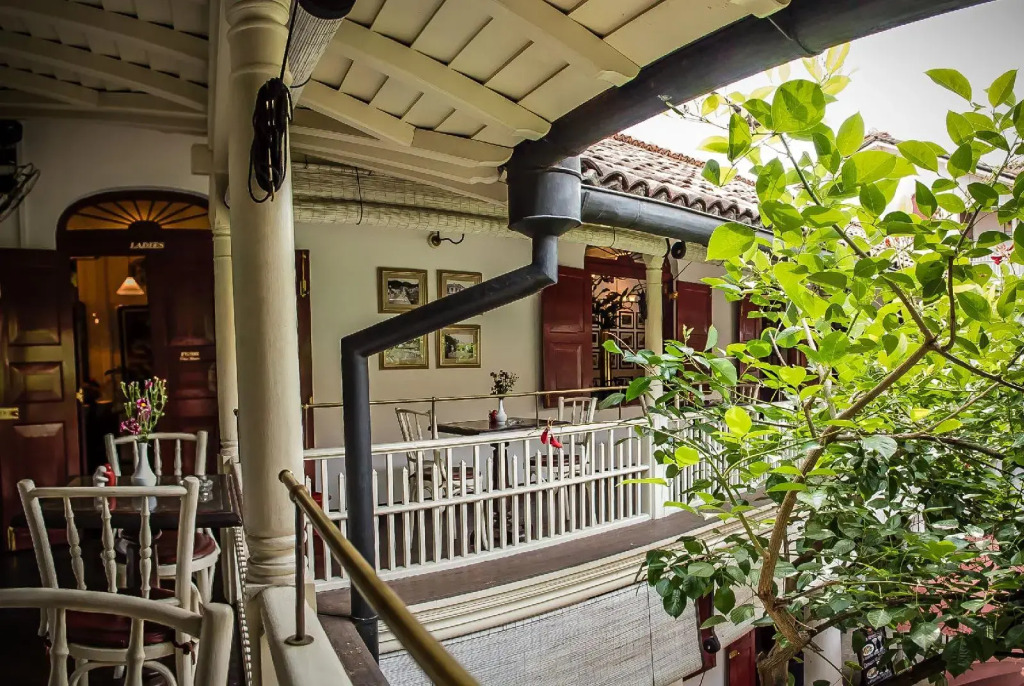 Royal Bar & Hotel