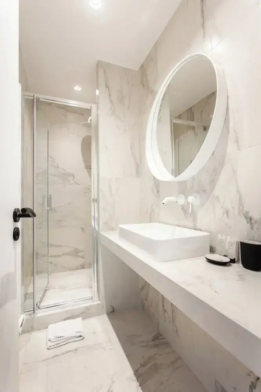 Magnificent Apartment - 3br/ 8P - Europe