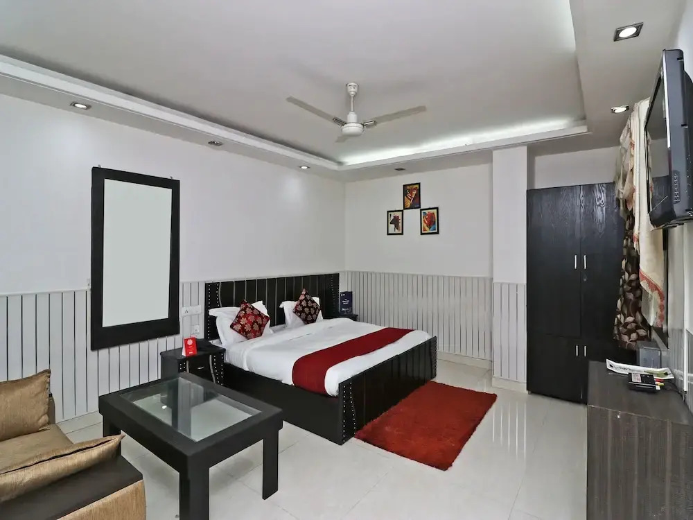 OYO 12340 The Royal Park Plaza