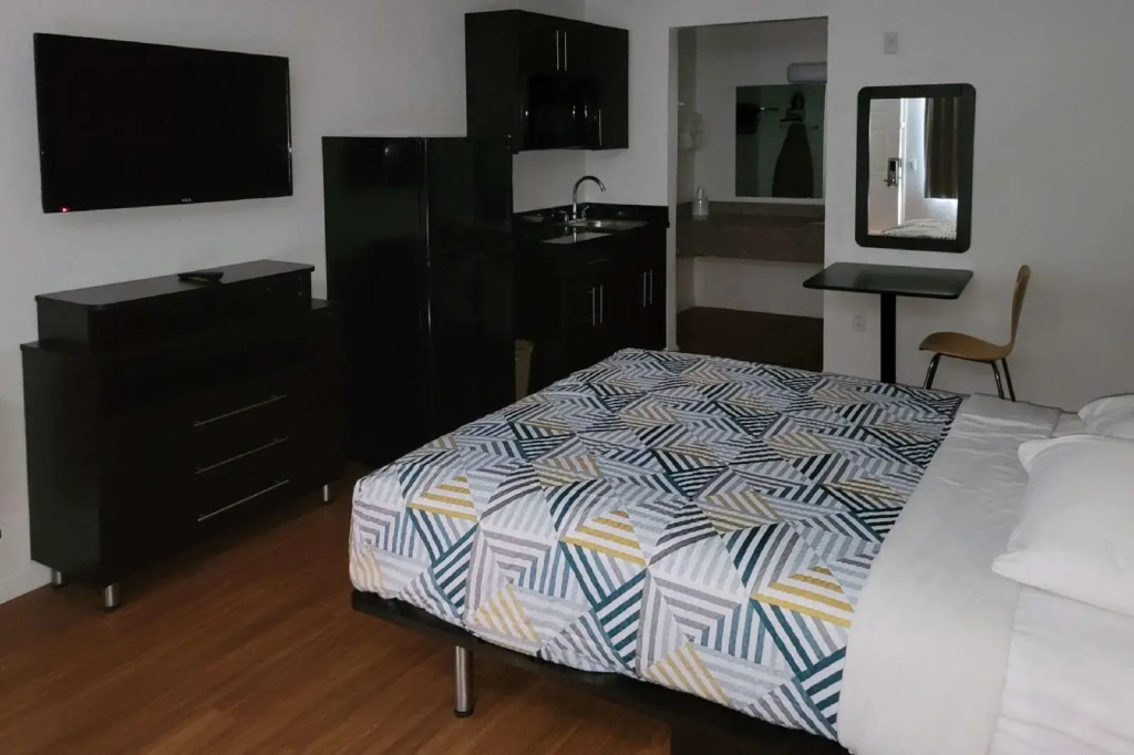 Rodeway Inn & Suites Rancho Mirage - Palm Desert Area