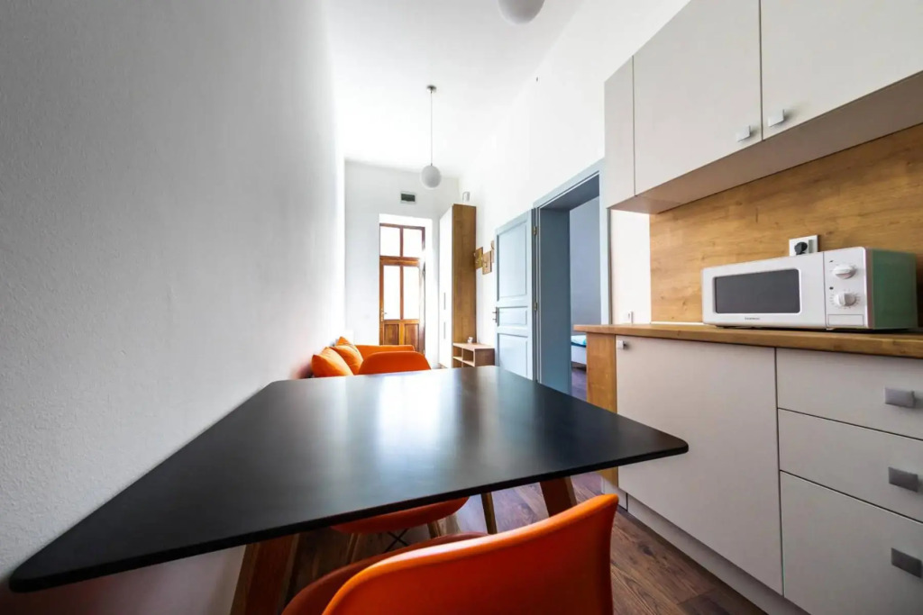 Central Luxury 1