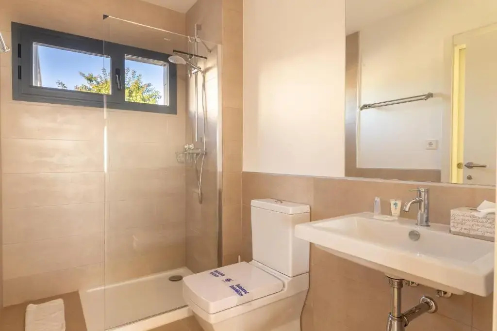 2260-Luxury villa with private pool and seaview
