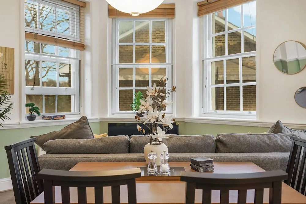 Modern 2 Bed Apartment in Greenwich
