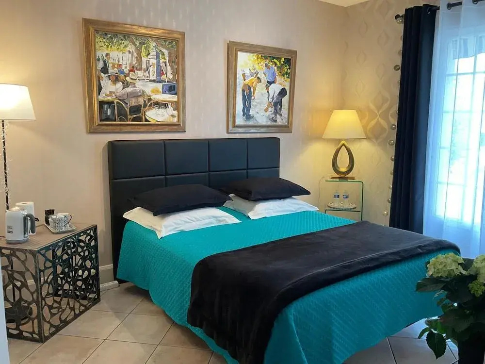Villa l'Olivier, Chambre d'Hôtes Les Volets Bleus