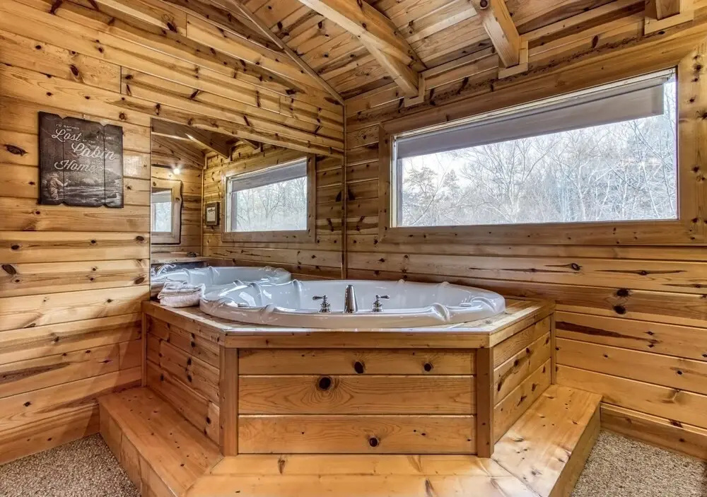 The Wildlife Lodge - Great Location! Close To Tanger Outlets! 5 Bedroom Cabin by RedAwning