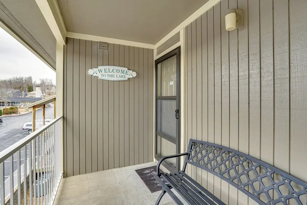 Lakefront Osage Beach Abode w/ Grill & Pool Access