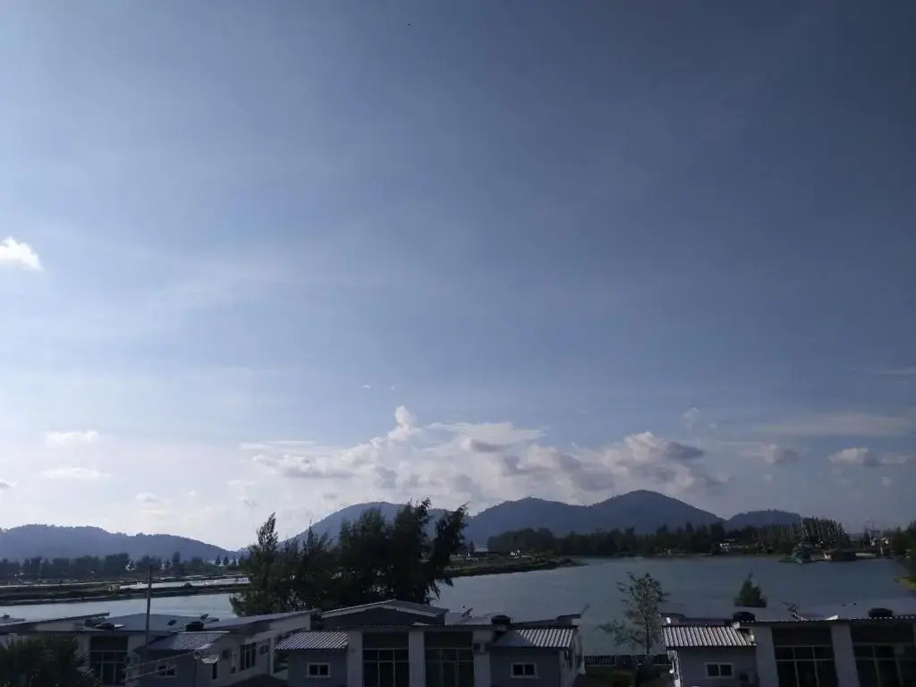tiara bay marina island lumut 6 bilik inflatable swimming pool homestay bayu laut0136288405