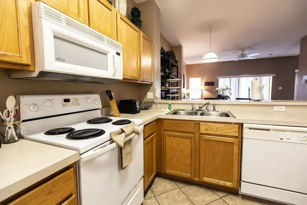 Cozy - Adorable 3 Bed 2.5 Bath Townhouse 1015