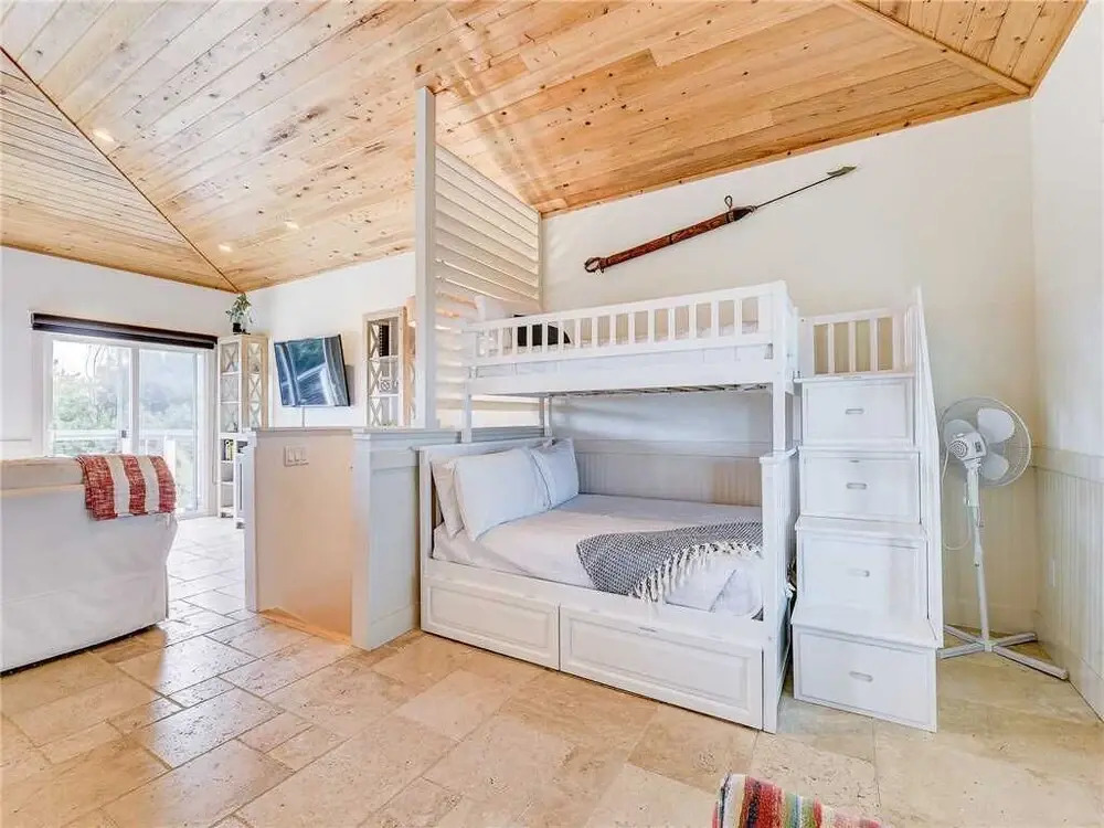 Sea Spray Beach House, 5 Bedrooms, Private Pool, Sleeps 17