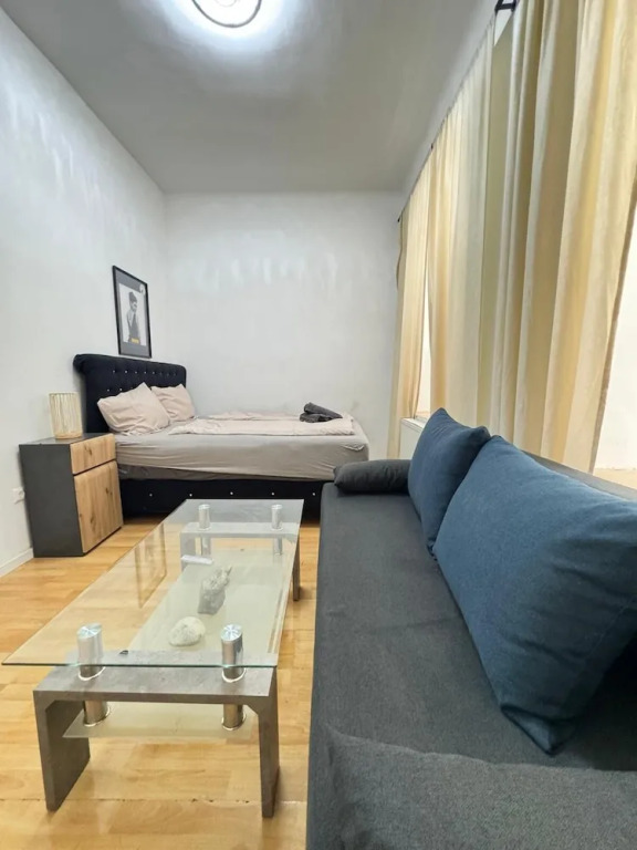 Urban 10BR Retreat Near Rathausplatz