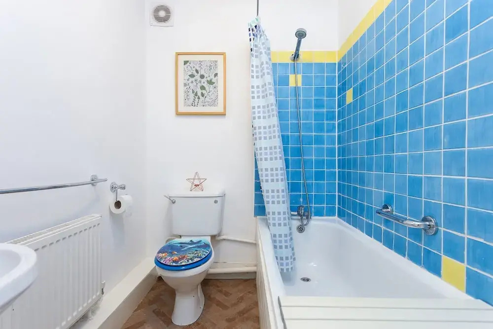 2 Bedroom Flat In South London