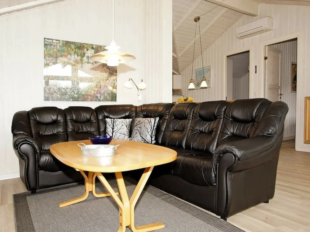 Luring Holiday Home in Hemmet With Whirlpool