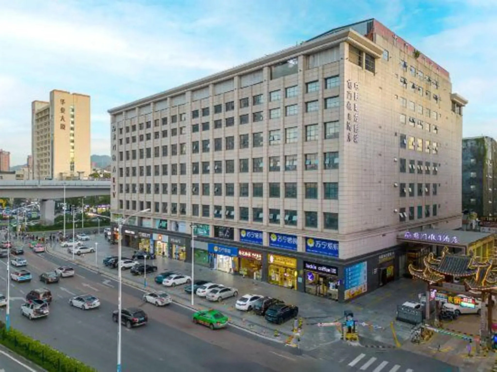 Qianmen Holiday Inn (Zhuhai City Rail Mingzhu Station)