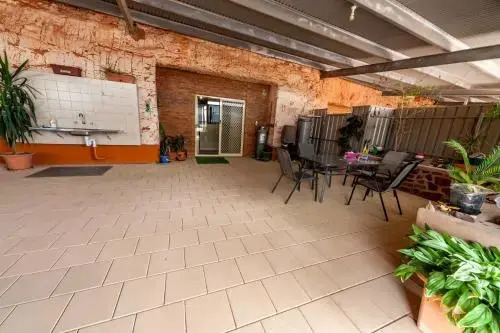 Desert Dwellers Underground B&B