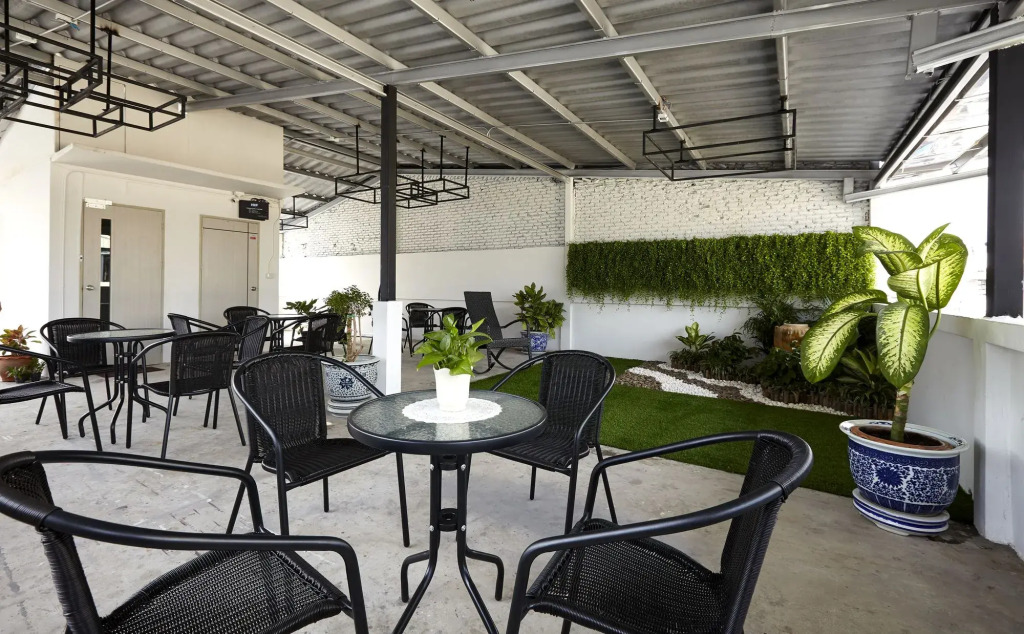Le Bonheur Poshtel