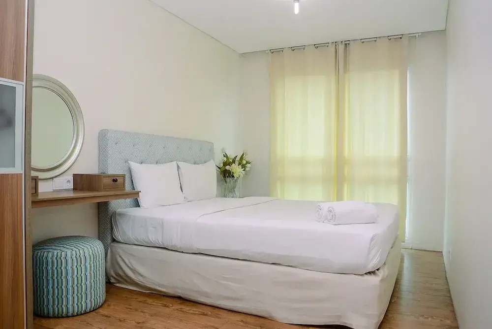 Modern and Comfy 1BR Apartment at Woodland Park Residence By Travelio